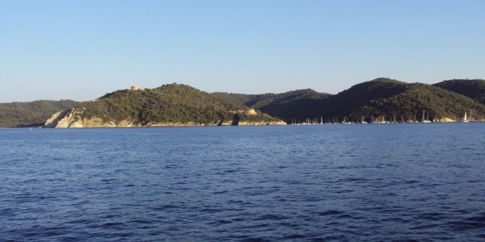 Sas Benat Yachting Location De Bateau Saint Tropez Port Cros 1 Sas Benat Yachting Location De Bateau Saint Tropez Port Cros 1